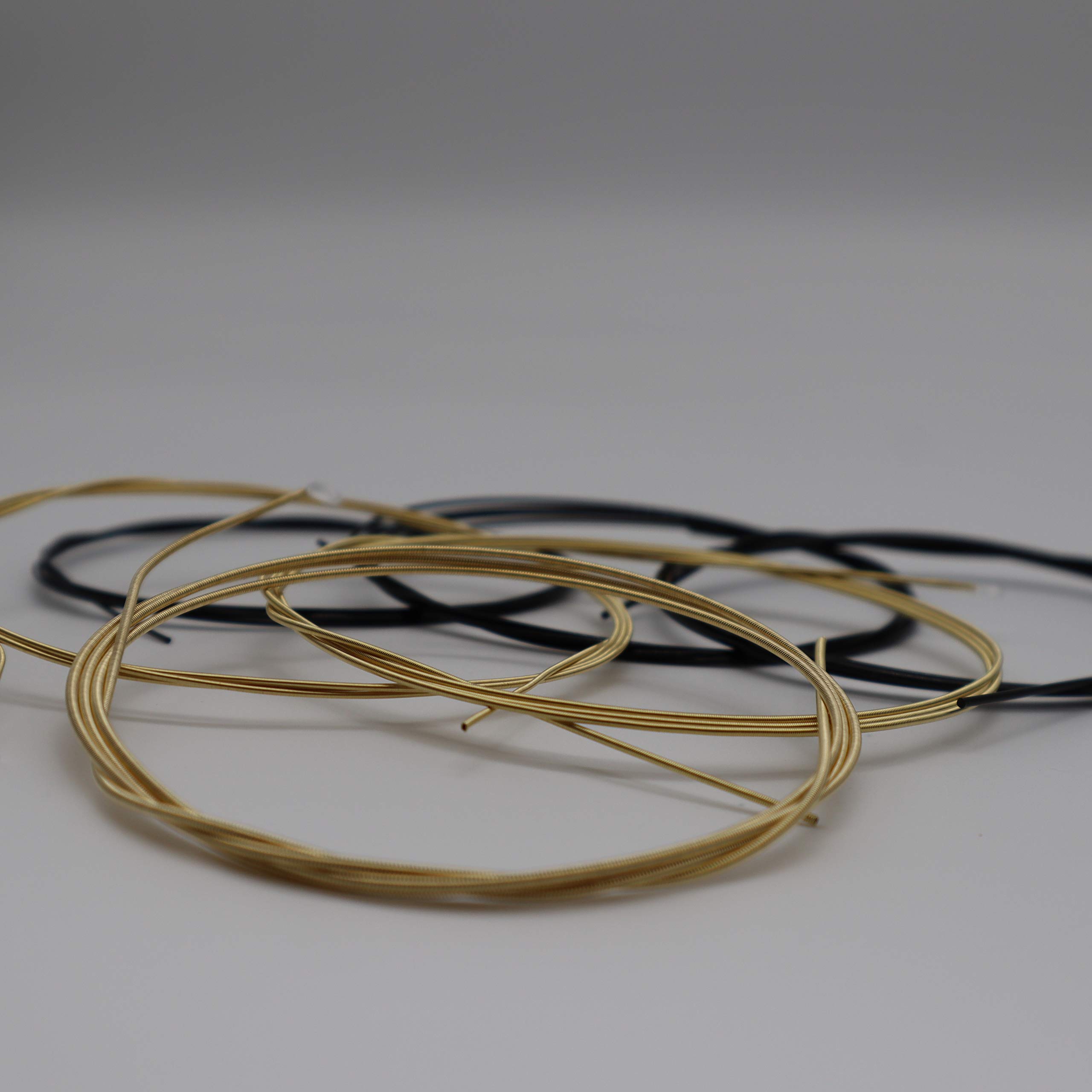 NYSC22 - Cuerdas para guitarra clásica de nailon negro - Enrollado en bronce - Tensión media - Innovación - Calidad - Las New York Strings son una sinfonía de cuerdas - Fabricado en