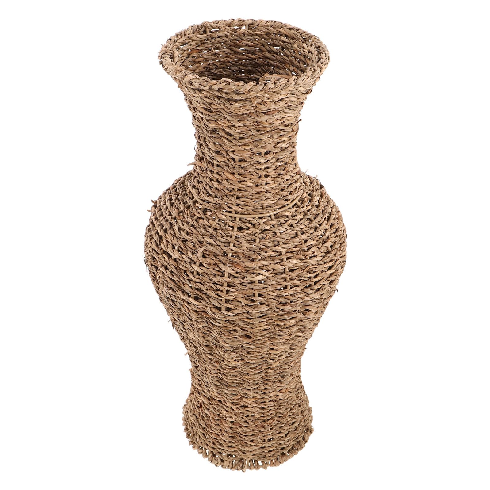 Vase en rotin vintage pour une ambiance rustique et chaleureuse
