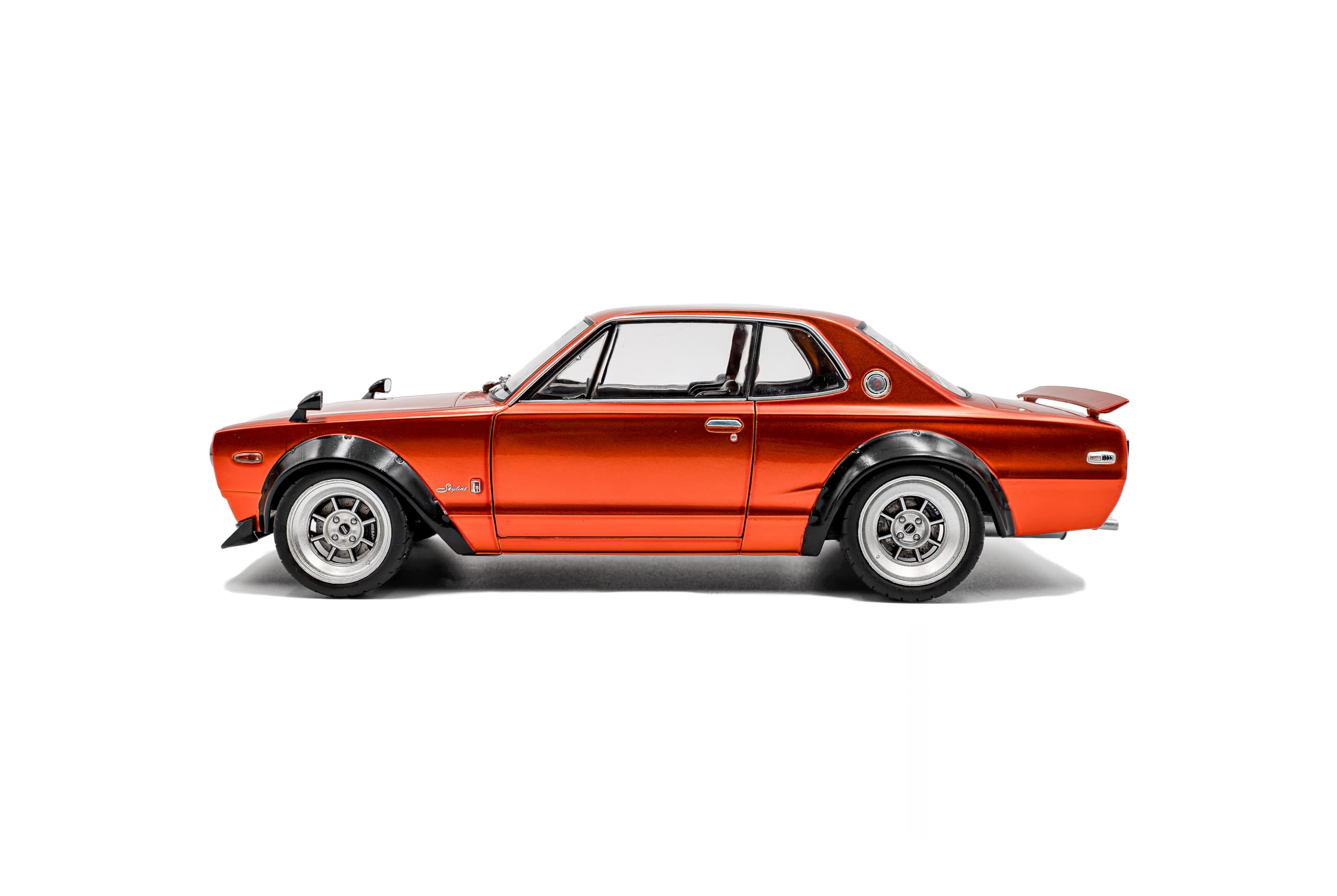 Solido Nissan Skyline C10 Hakosuka Works 1970 – Diecast Voiture de Sport Classique JDM avec Design Widebody – Carrosserie détaillée et Jantes de Course, Orange métallisé, 1:18