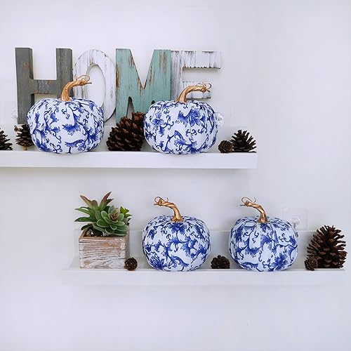 Vista 42 de Winlyn 4 calabazas de terciopelo de cosecha sintética surtidas, calabazas de tela decorativa, calabazas de espuma en naranja óxido y blanco de 5