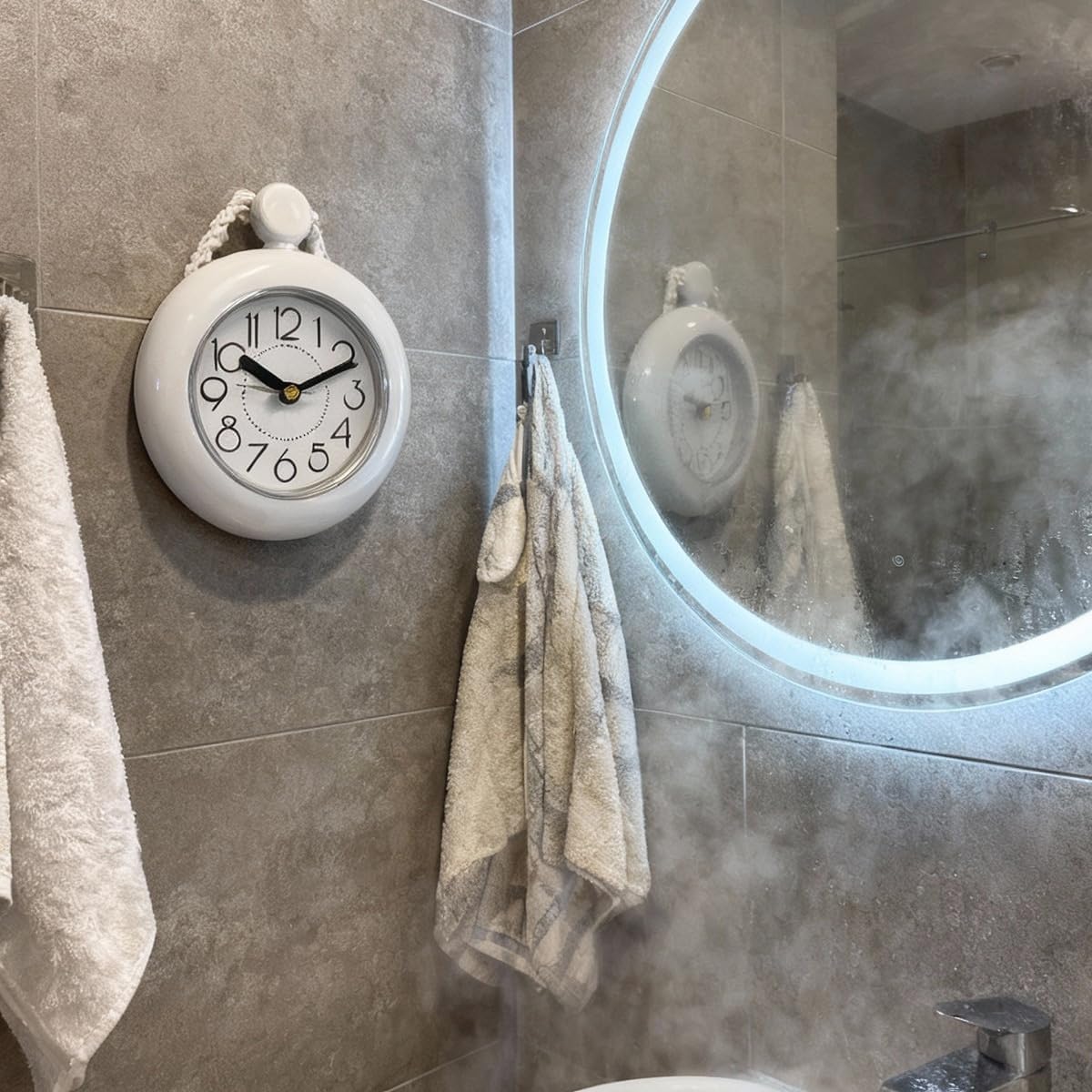 Reloj colgante para baño, blanco, digital, con cuerda de ducha, resistente al agua, pequeño, silencioso, para colgar en la pared.