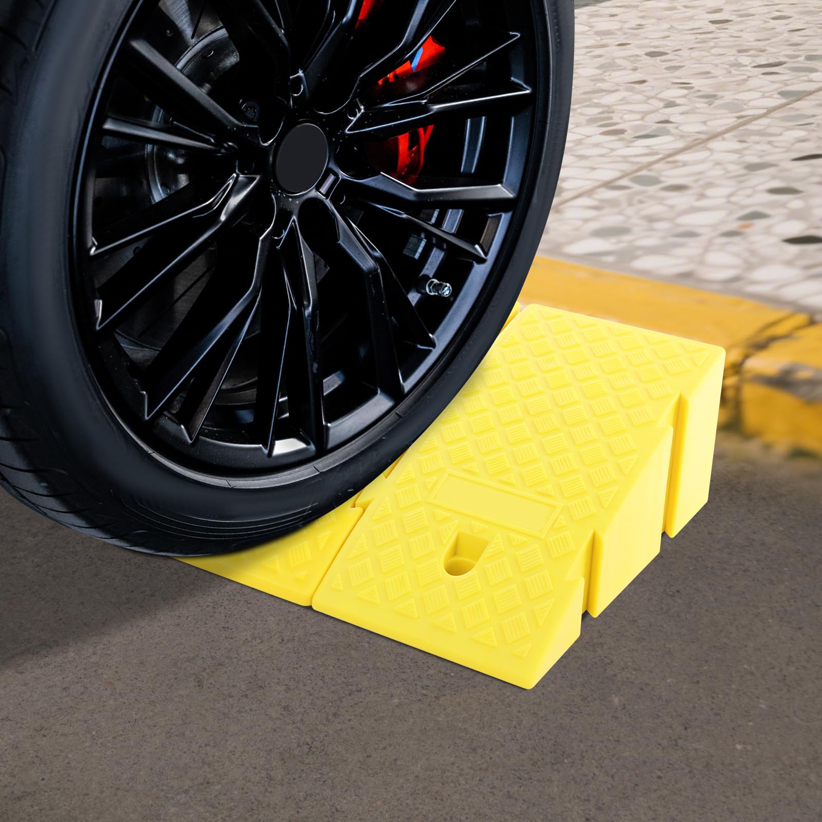 Juego de 2 rampas para bordillos, rampa de acceso de alta resistencia para coches y coches de hasta 500 kg, rampa antideslizante para bordillos y umbrales de puerta, incluye tornillos de fijación