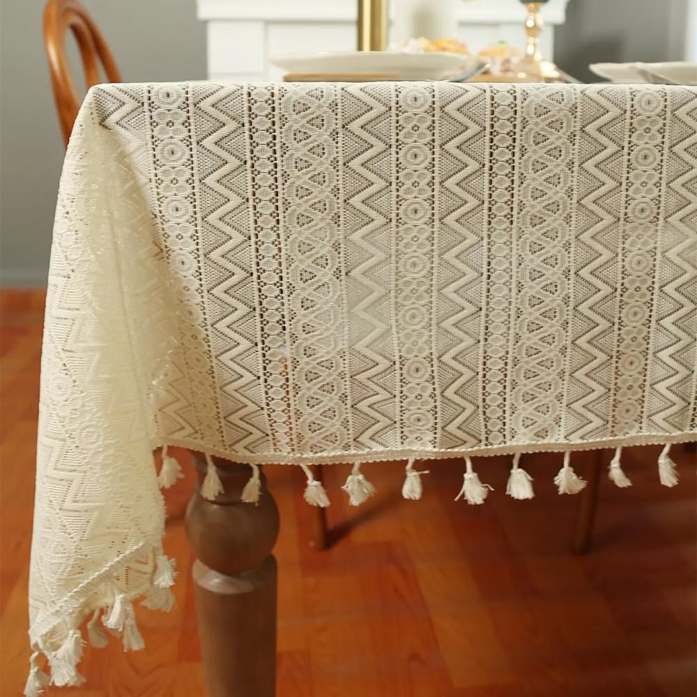 Nappe en dentelle pour table basse et repas de fête au salon bohème chic