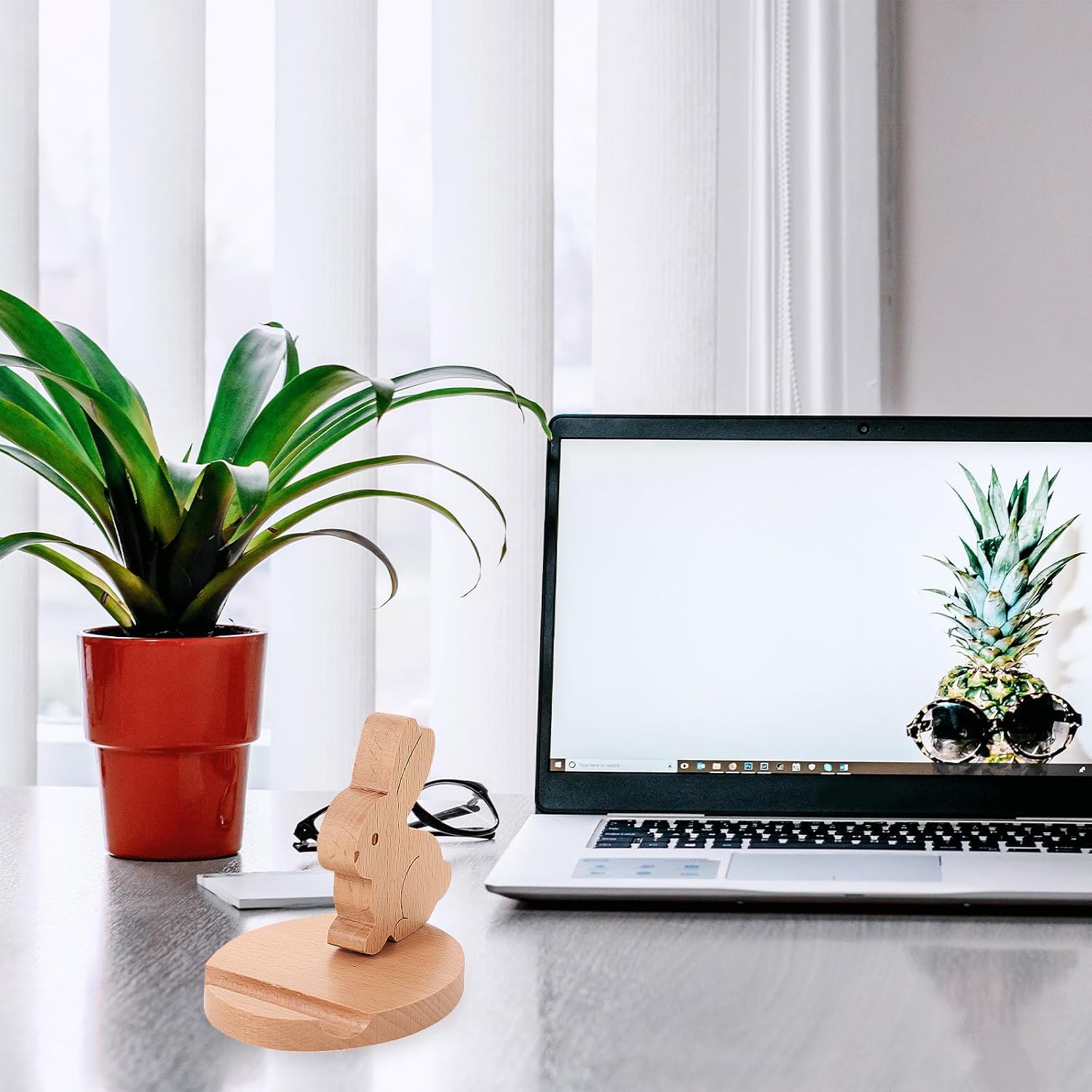 jojofuny Wooden Rabbit Mobile Phone Stand for Desk, Cartoon Bunny Smartphone Holder Bracket, Friendly Natural Wood Holder for Home and Office Decor image 5