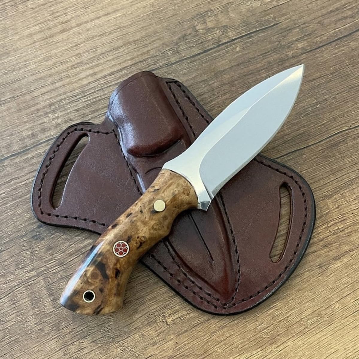 Couteau d'extérieur avec étui en cuir, couteau de survie tranchant, Couteau d'extérieur forgé d'une seule pièce en acier à haute teneur en carbone