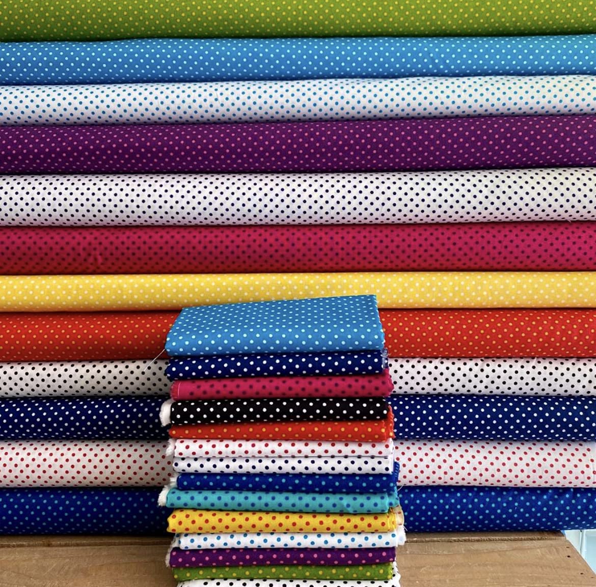 SPOT Fabric Bundle - Spot Fabric Bundle - MAKFB164-14 Fat Quarters - 50 x 55 cm Each - by Makower - 100% Cotton