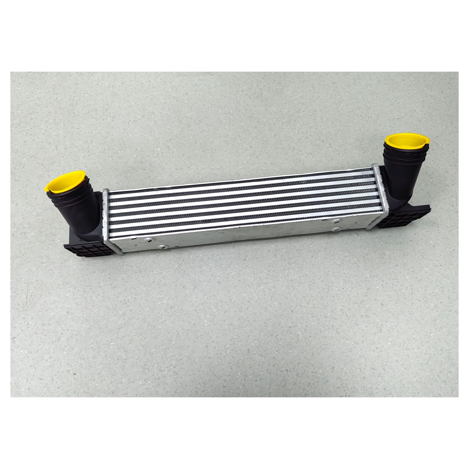 Pasuje do E81 E82 E87 E88 (04) 3 E90 17517524916 Chłodnica intercoolera dopływu powietrza Chłodnica powietrze-powietrze Intercooler do turbi