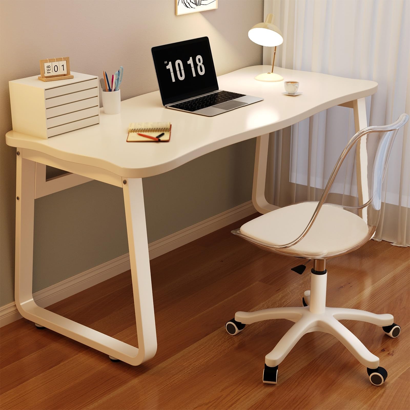 Bureau d'ordinateur pour installer un coin télétravail