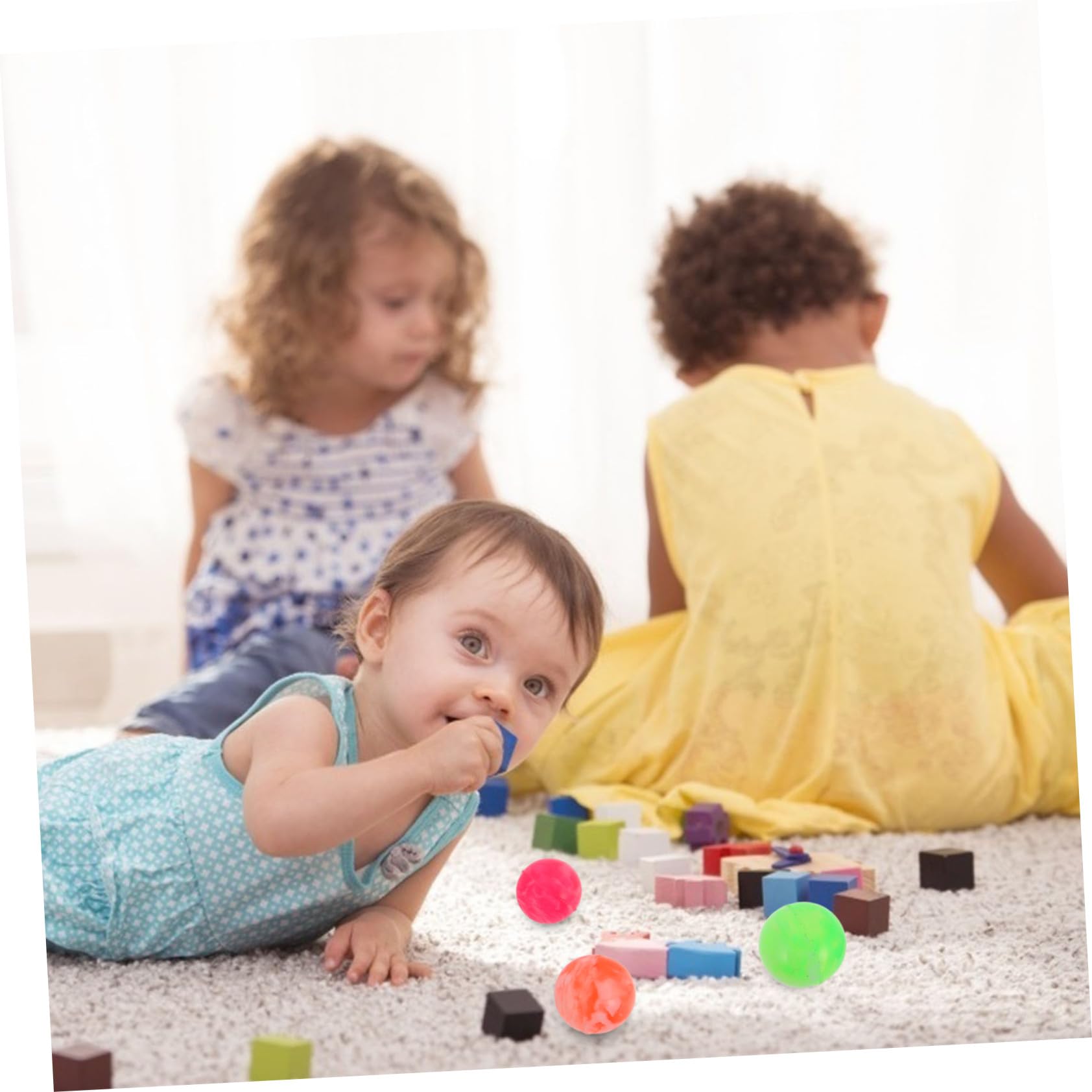 Cabilock 200 pièces Mini Bouncy Balls Colorés pour Garçons Filles Jouets Extérieurs et Récompenses de Classe Petits Jouets Anniversaire et Faveurs de Fête Balles Rebondissantes pour