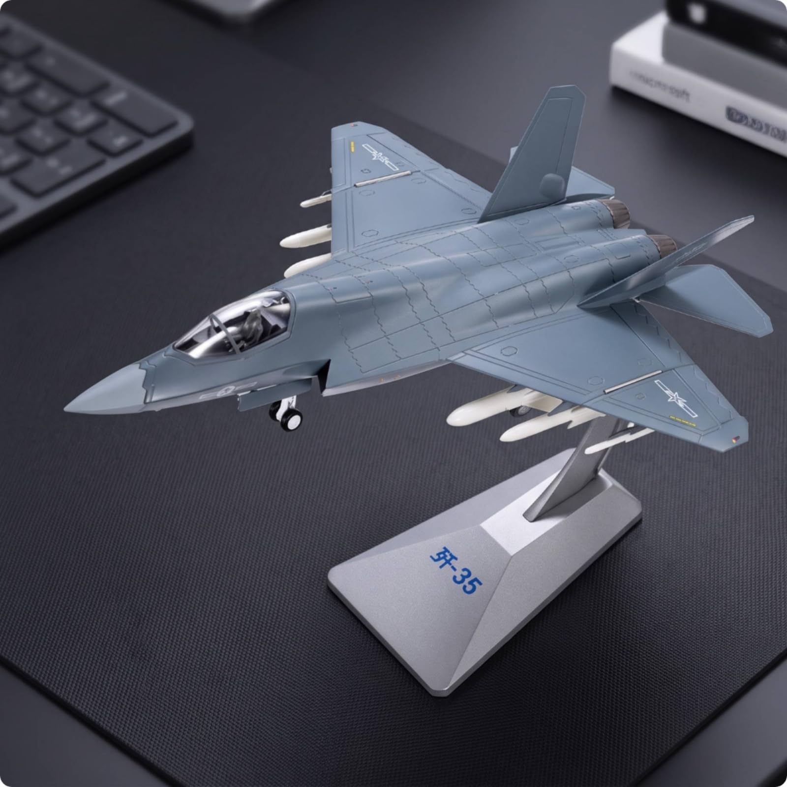 Aereo Modello Aereo Caccia Miniatura Espositore Lega Assemblato Finitura Realistica Riproduzione Fedele con Design Strutturale Definito E Piedistallo