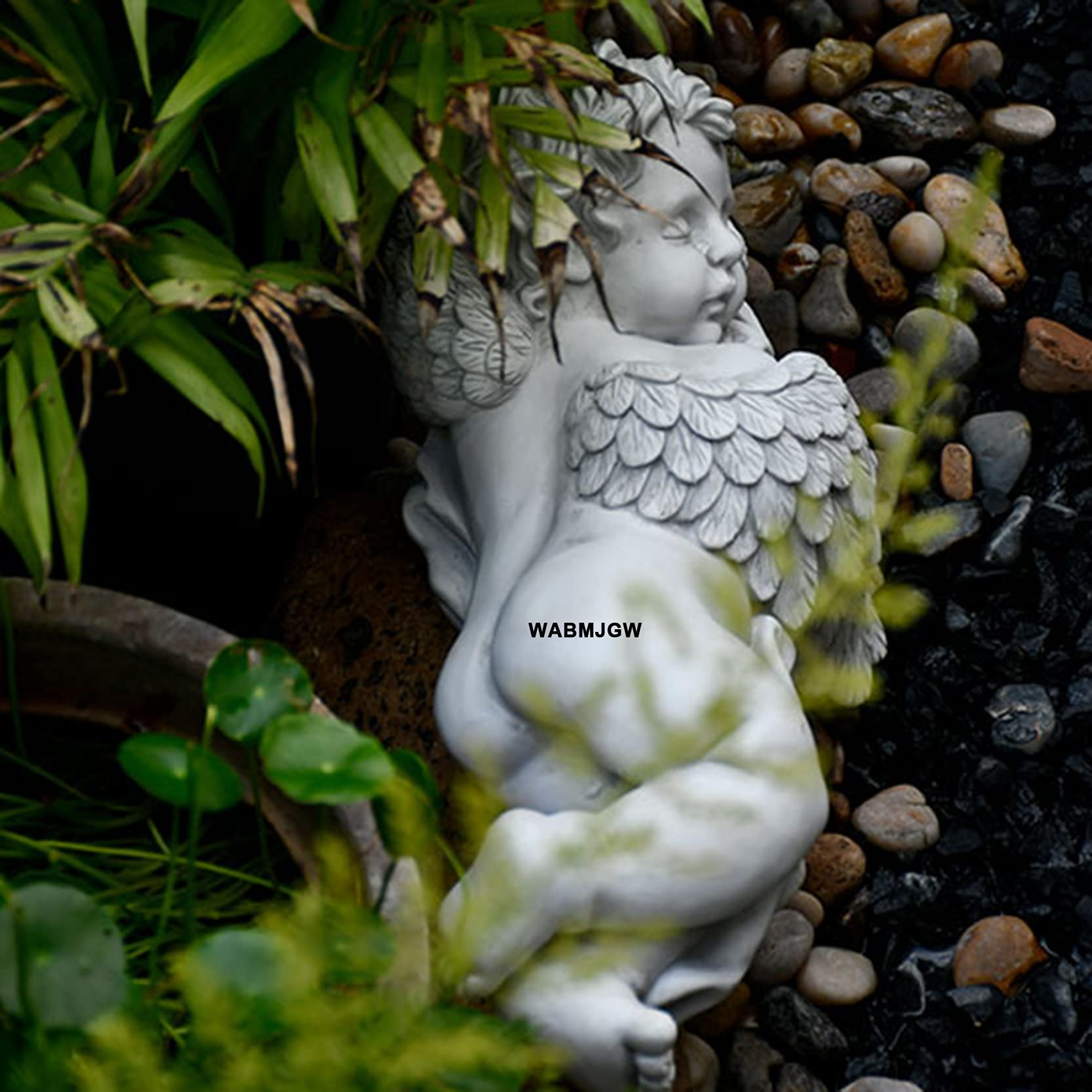 Sculpture Cupidon Statue Dans Le Jardin. Banque D'Images et Photos Libres De Droits. Image 45572221