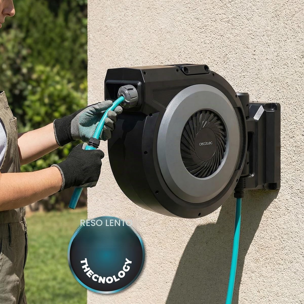 Cecotec Avvolgitubo da Giardino 30m HydroShell 300 Pro. Automatico SlowReturn e Smooth, Tubo 3 Strati, Spazzole, Pistola 8 Funzioni con Serbatoio, Innaffia Perfettamente Ogni Angolo del Tuo Giardino