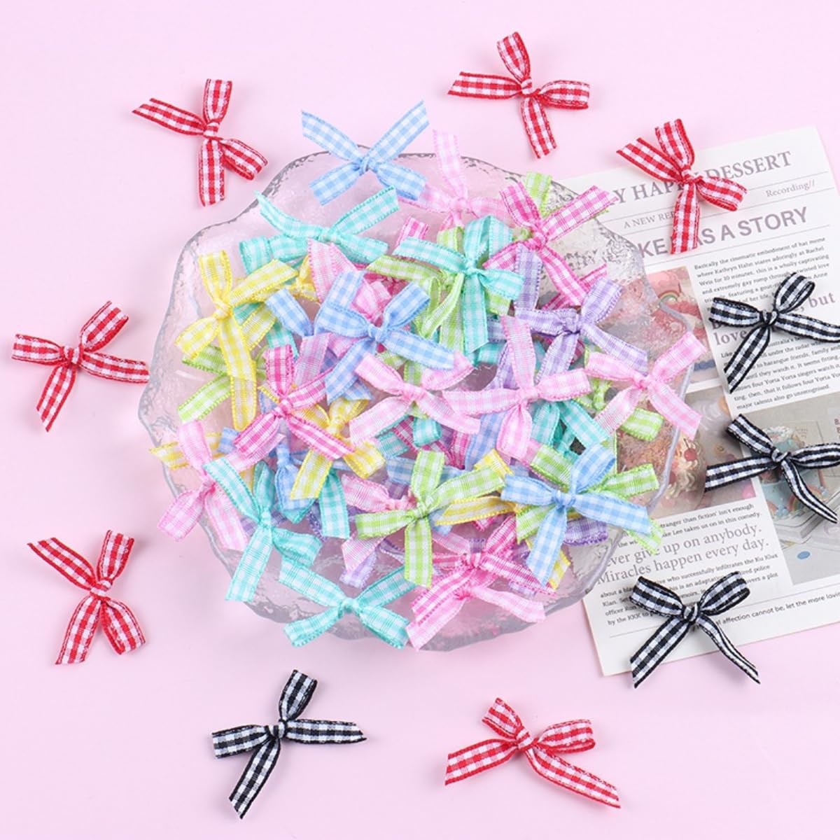 1000 Stück Mini Schleifen 3.5x4cm,Deko Schleifen Doppelseitige Kariertes Bogen,Geschenkschleife Band Bowtie,Gift Bows aus Polyester für Hochzeit Unterwäsche Socken Geschenk,Braun kariert