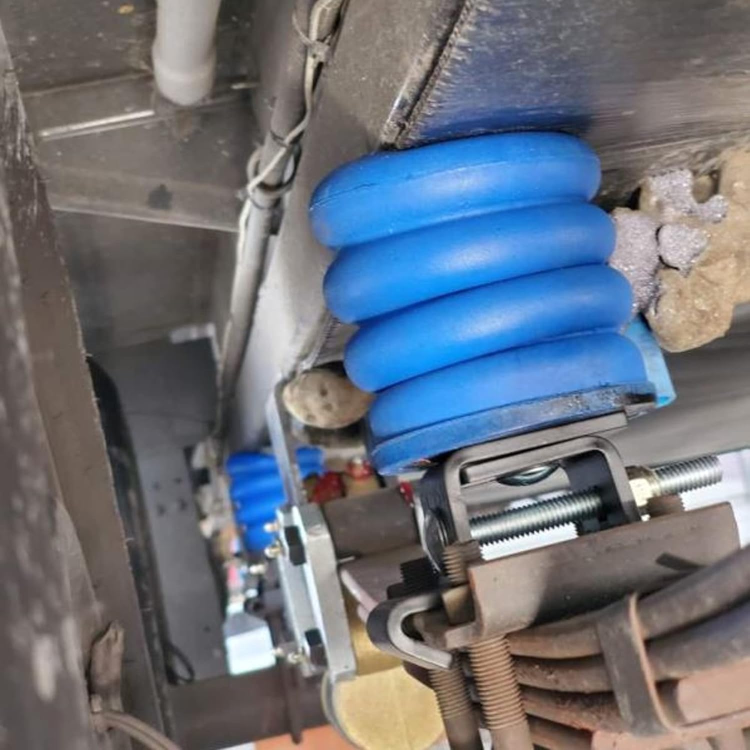 SuperSprings Trailer SumoSprings for Trailer Axle with 3000-5000 GAWR, Spring-Over Axle Configuration | 1400 lb Capacity at 50% Compression | 4-Pack, Made in the USA | TSS-107-40