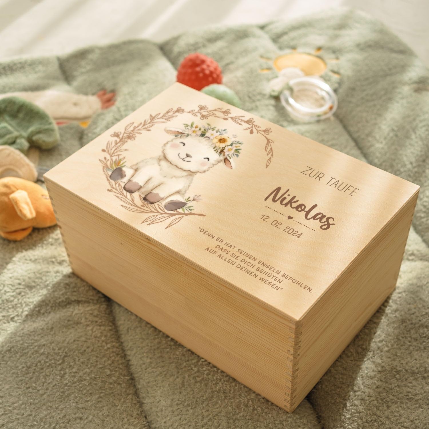 GRAVURZEILE Bedruckte Erinnerungskiste - Tiere Taufe - Personalisiert mit Name & Datum - Erinnerungsbox für Mädchen & Jungen - Geschenk zur Kommunion, Konfirmation & Taufe - Farbe: Lamm