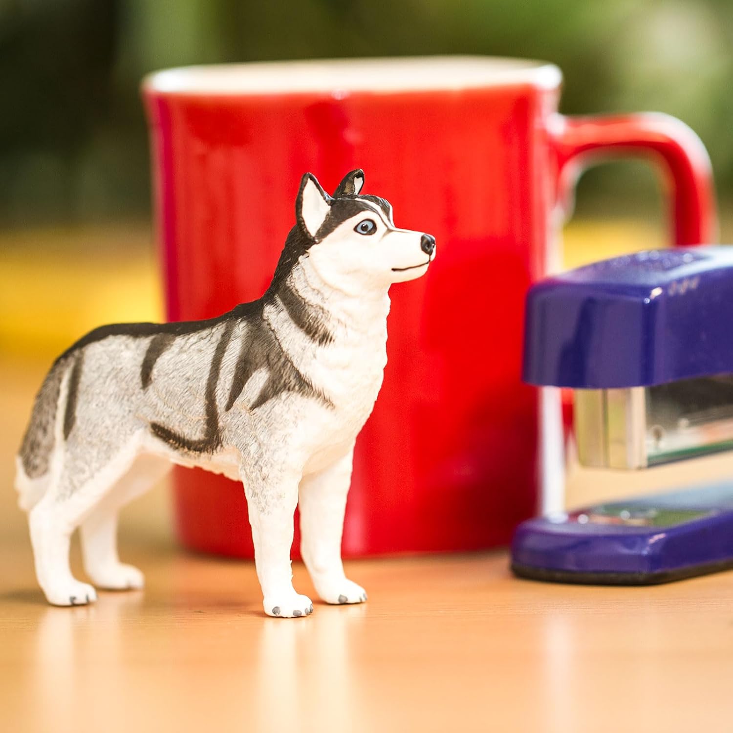 Safari Ltd. Siberian Husky Figurine - Detailed 3.25" Plastic Model Figure - Fun Educational Play Toy for Boys, Girls & Kids Ages 3+