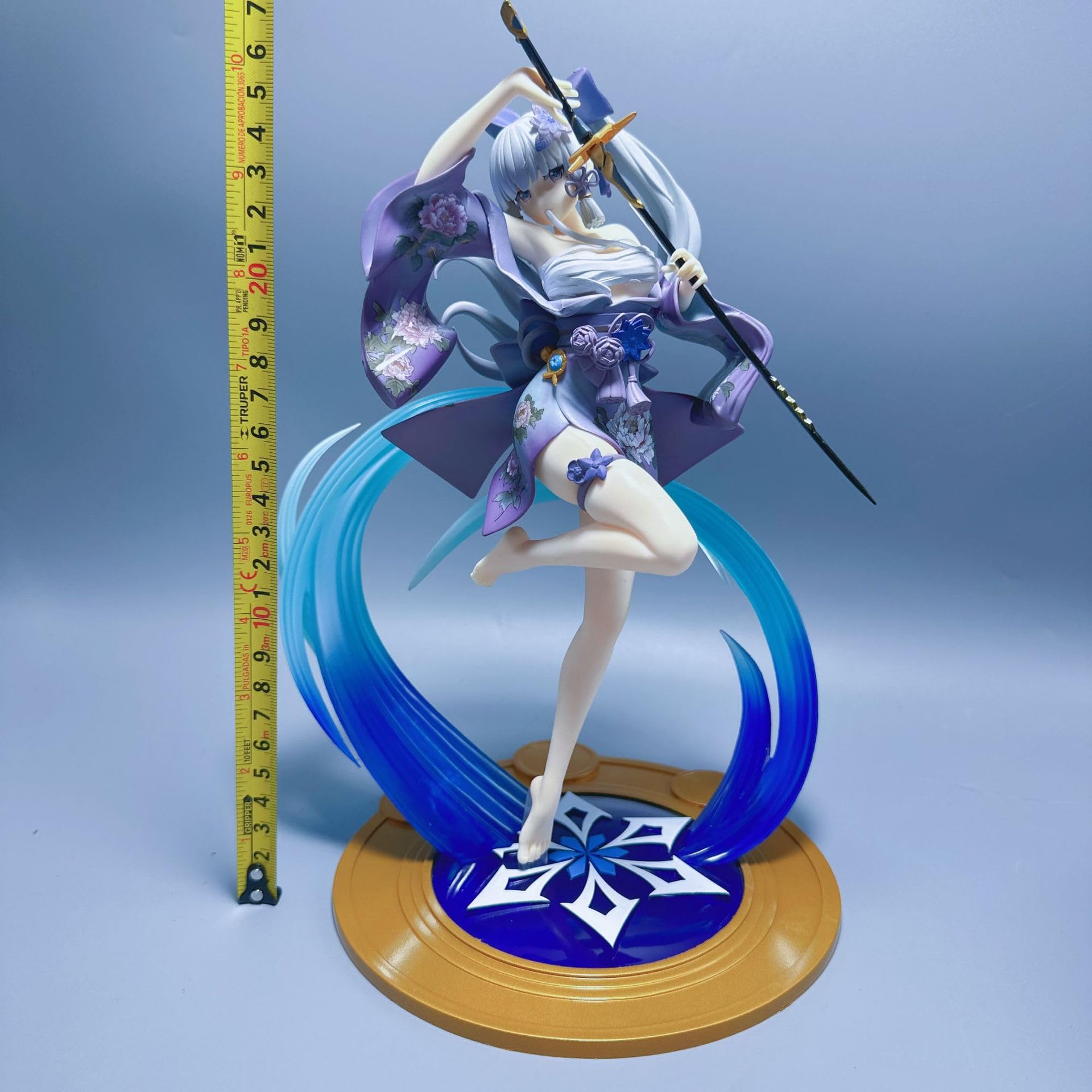 REOZIGN Figurine Kamisato Ayaka Version Q 25 Cm en PVC Cadeau pour Les Fans D'anime