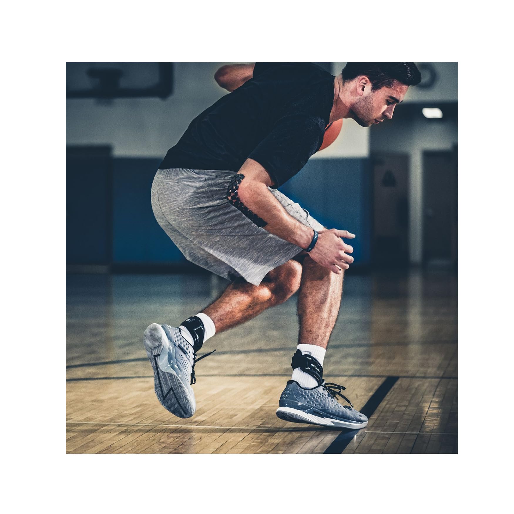 DonJoy Performance - Tobillera con soporte POD®, el mejor apoyo para conseguir estabilidad, para los esguinces de tobillo y torceduras provocadas por el fútbol americano, fútbol, baloncesto, lacrosse, voleibol - DP151AB05-BLK-XS-R, Pie derecho, XS, Negro