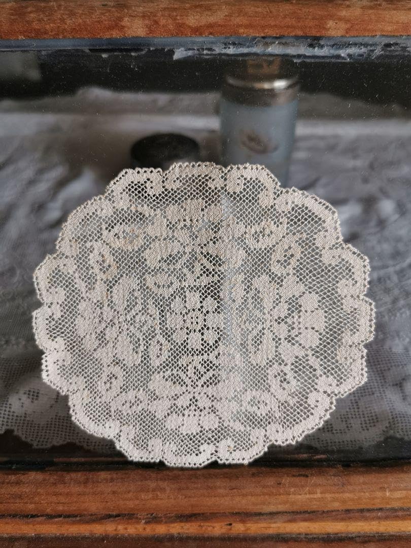 アンティークベルギー ブルージュ 草花紋様 ボビン編みリネンレースドイリー アンティークベルギー ブルージュ 草花紋様 ボビン編みリネン