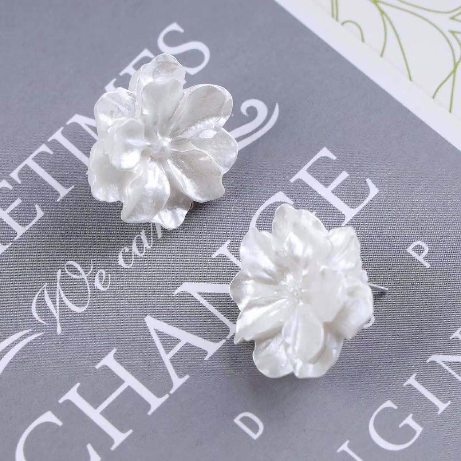 Acrylic Flower Studs Earrings Boho White Flower Earrings Vintage Layered Flower Acrylic Earrings Bridal Flower Wedding Earrings Jewelry for Women - Image 4
