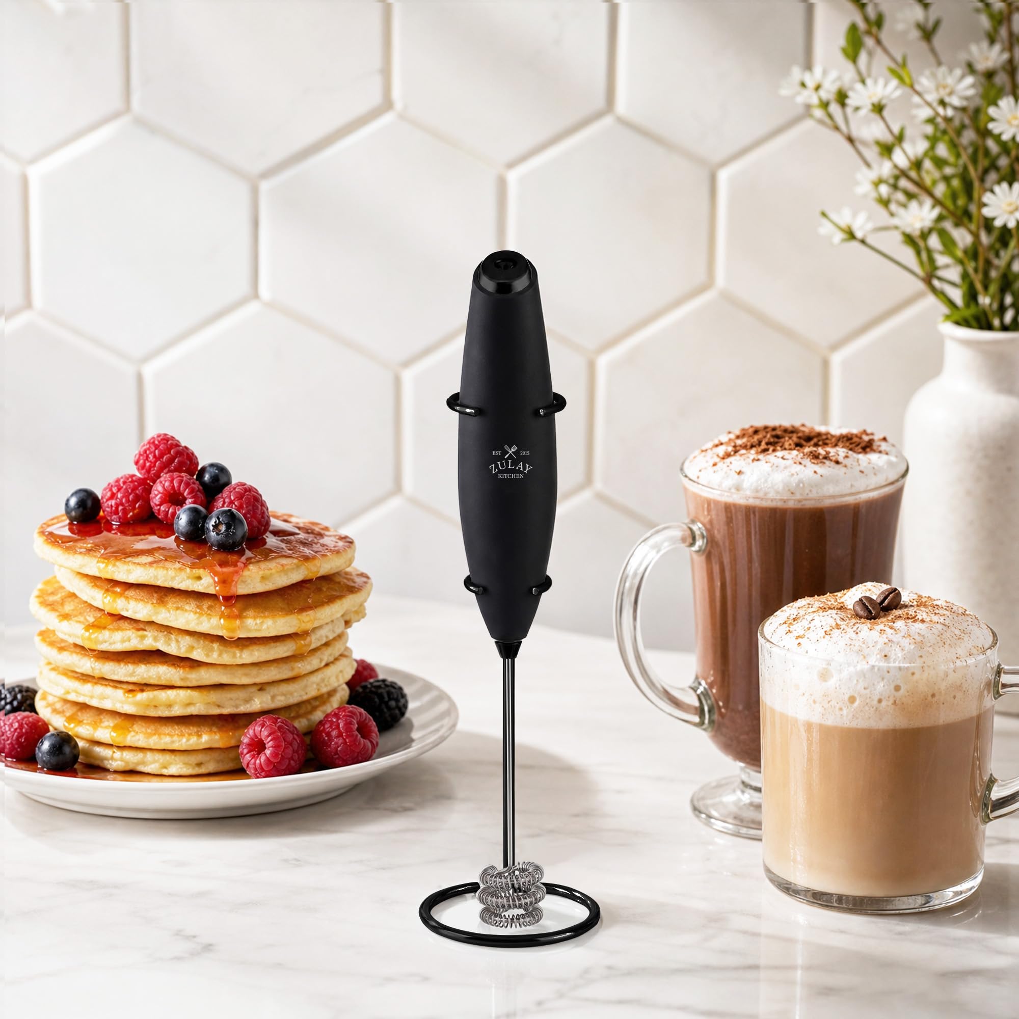Zulay Kitchen Tornado Mousseur à lait breveté à triple fouet avec 4 piles Duracell – Machine à mousse portable pour café, latte, matcha et chocolat chaud – Mousse riche et crémeuse en quelques