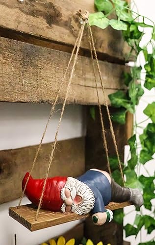 Miniatura 8 de Ebros Gift Whimsical Mr Gnome Sleeping On Swinging Plank Tree Branch Hanger Wall Hanging Cabin Lodge Figura decorativa Patio Jardín (Passed Out