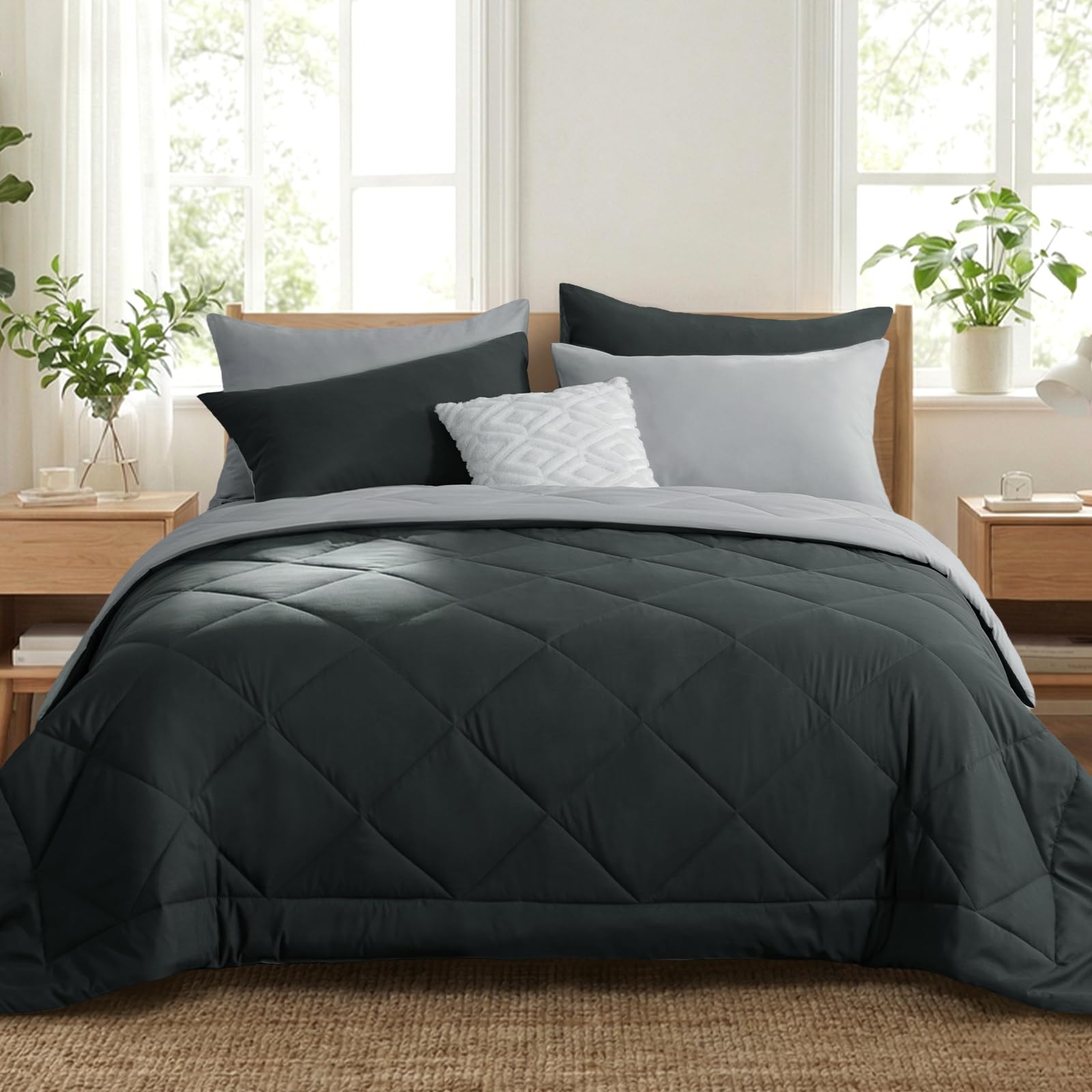 RUIKASI Coverless Duvet Double 4.5 Tog - Summer Reversible Comforter with 2 Pillowcases, 200x200cm Quilt Lightweight and Cosy 150GSM Filling, Grey and Light Gray
