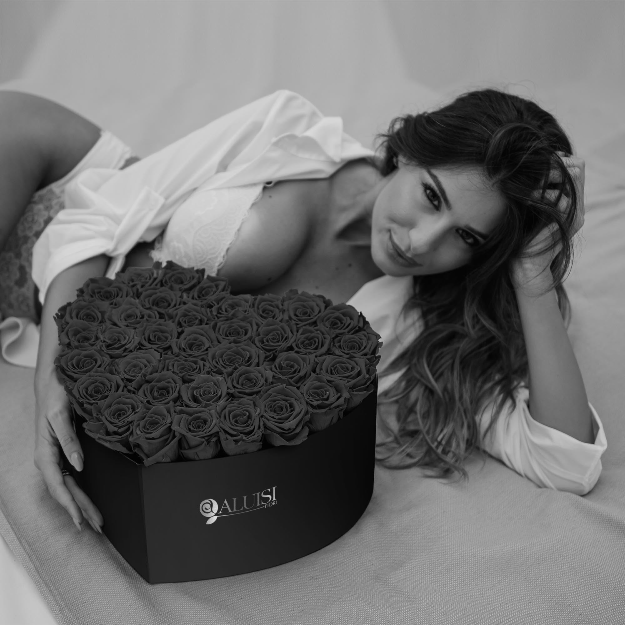 Aluisi Fiori - Cuore con 30 Rose Rosa Stabilizzate - Box Nera (Festa della Mamma, Regalo Romantico, Arredo Soft)