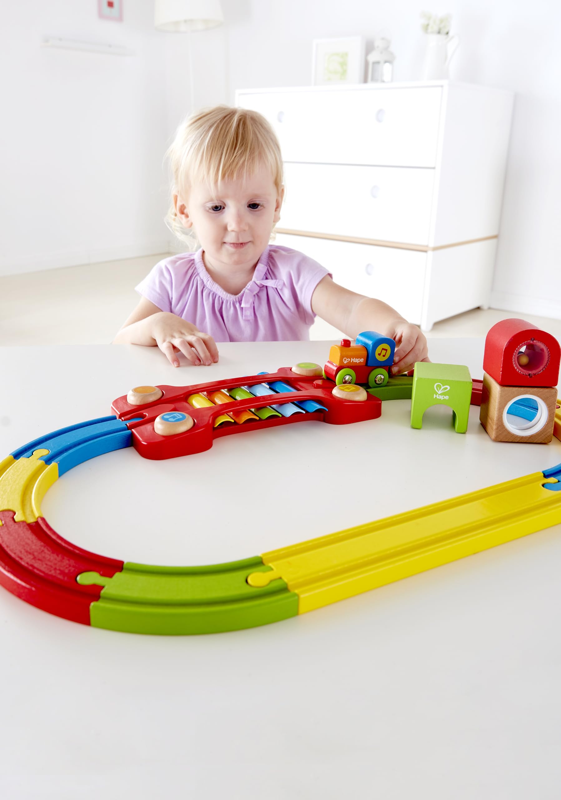 Hape - E3822 - Circuit Train 1er âge - Circuit sensoriel