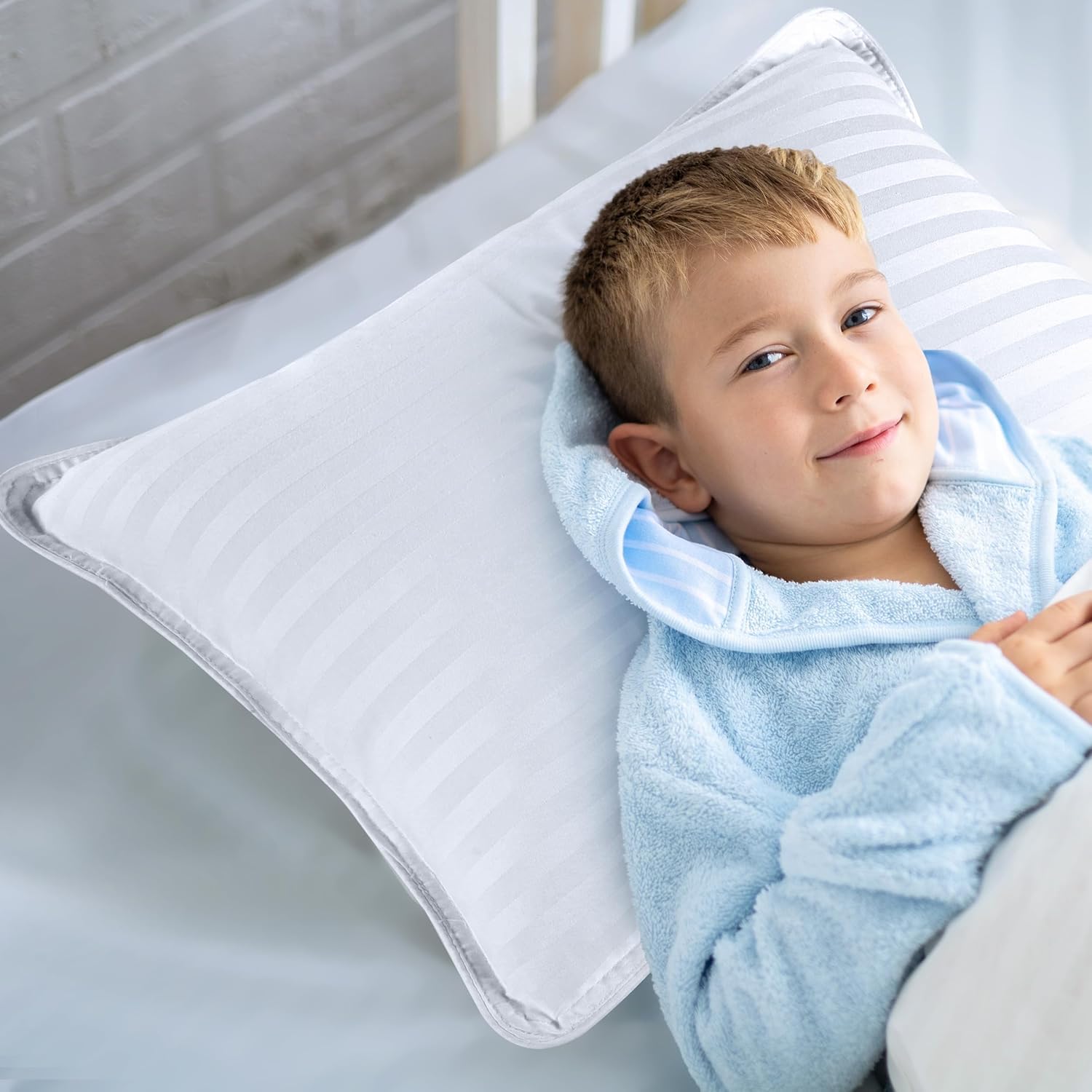 Utopia Bedding Cuscino per Bambini 33 x 45 cm, Set di 2 Cuscini per Bambini, Tessuto in Policotone Traspirante, Cuscino per Bambini per la Nanna, Destinato dai 2 Anni in su (Bianco)