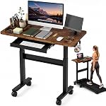 Bureau de standing pour paillasson avec roues, 35"x20" Grande Table à Rouler Mobile avec Tiroir, sans fil Pneumatique Hauteur Bureau réglable pour le bureau de tapis roulant, Roulettes de verrouillage & Crochets, blancs