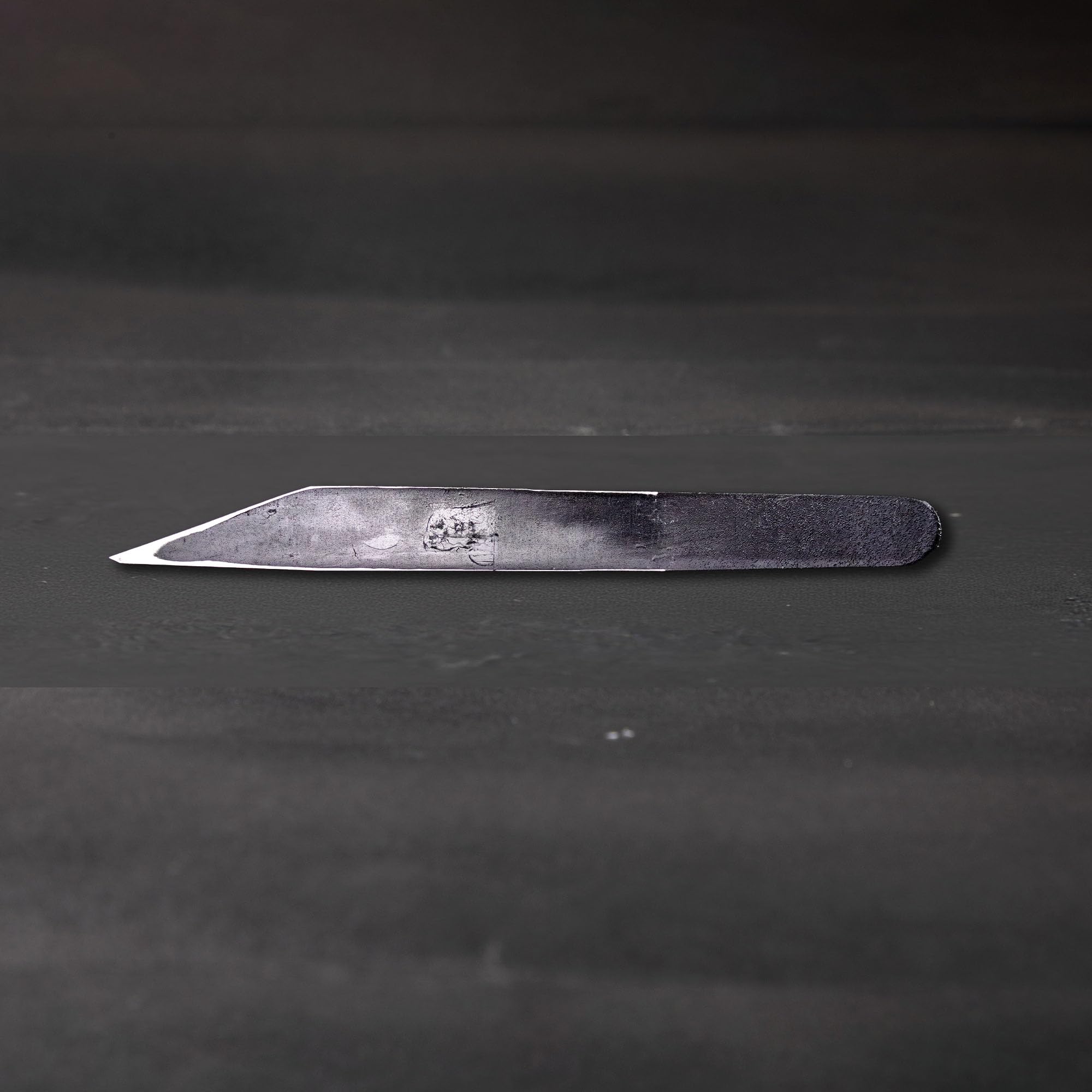 Couteau Wazakura Kiridashi 18 mm, Main gauche | Couteau japonais de traçage et de menuiserie | Lame en acier carbone forgée à la main, d’une netteté rasoir | Fabriqué au Japon