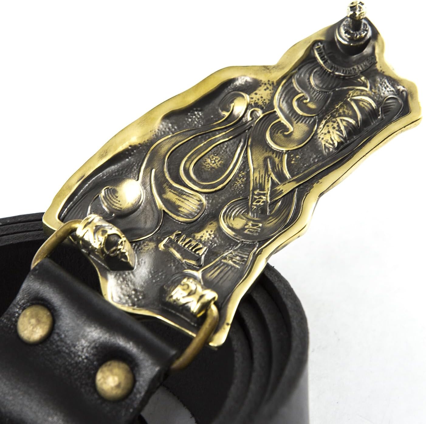 Grey Wolf belt buckle on leather belt, Handmade wolf head solid brass belt buckle, Belt buckle the wolf