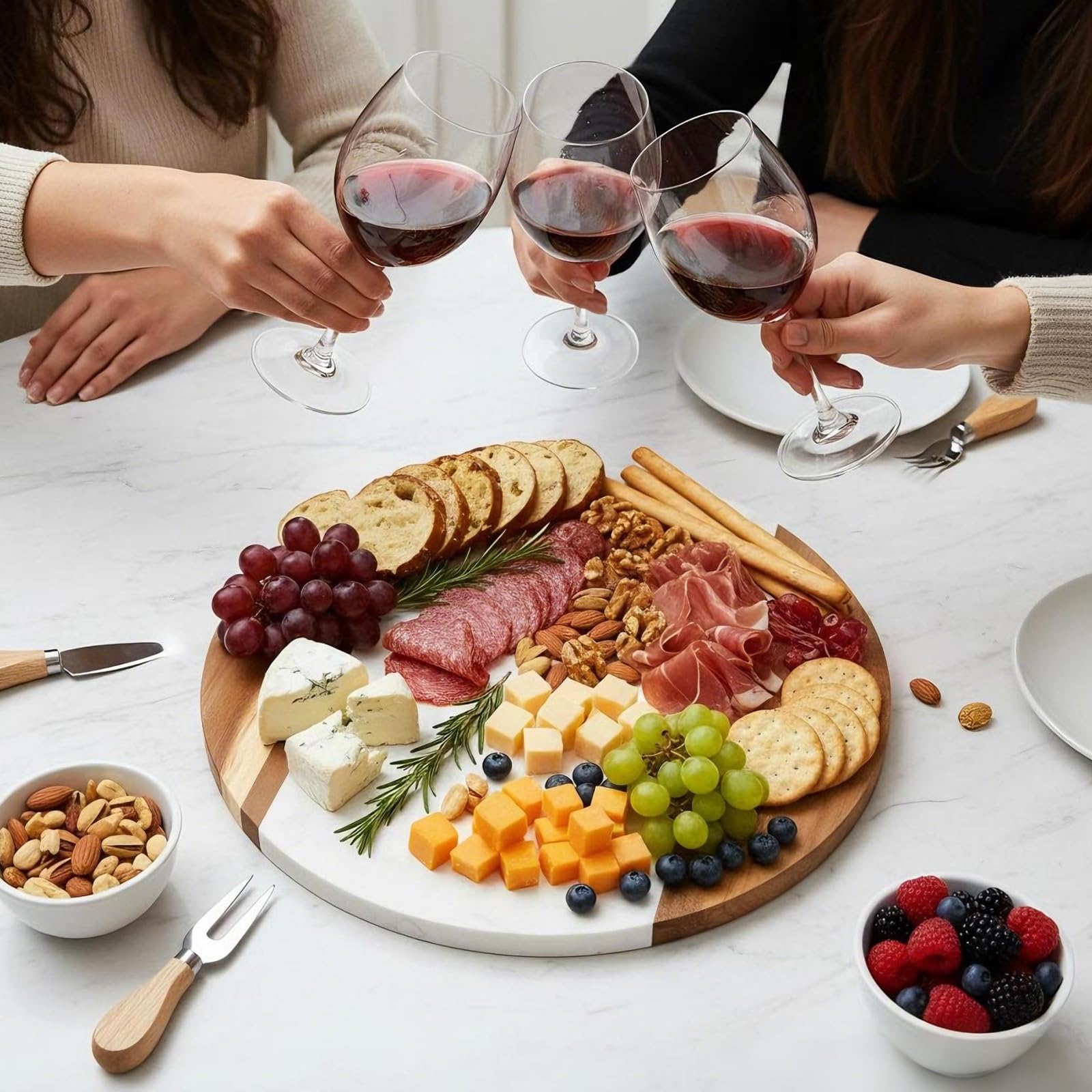 Okllen Tabla de queso de mármol de 12 pulgadas y tabla de servir de madera de acacia, tabla de cortar redonda hecha a mano para queso, embutidos, carne, frutas