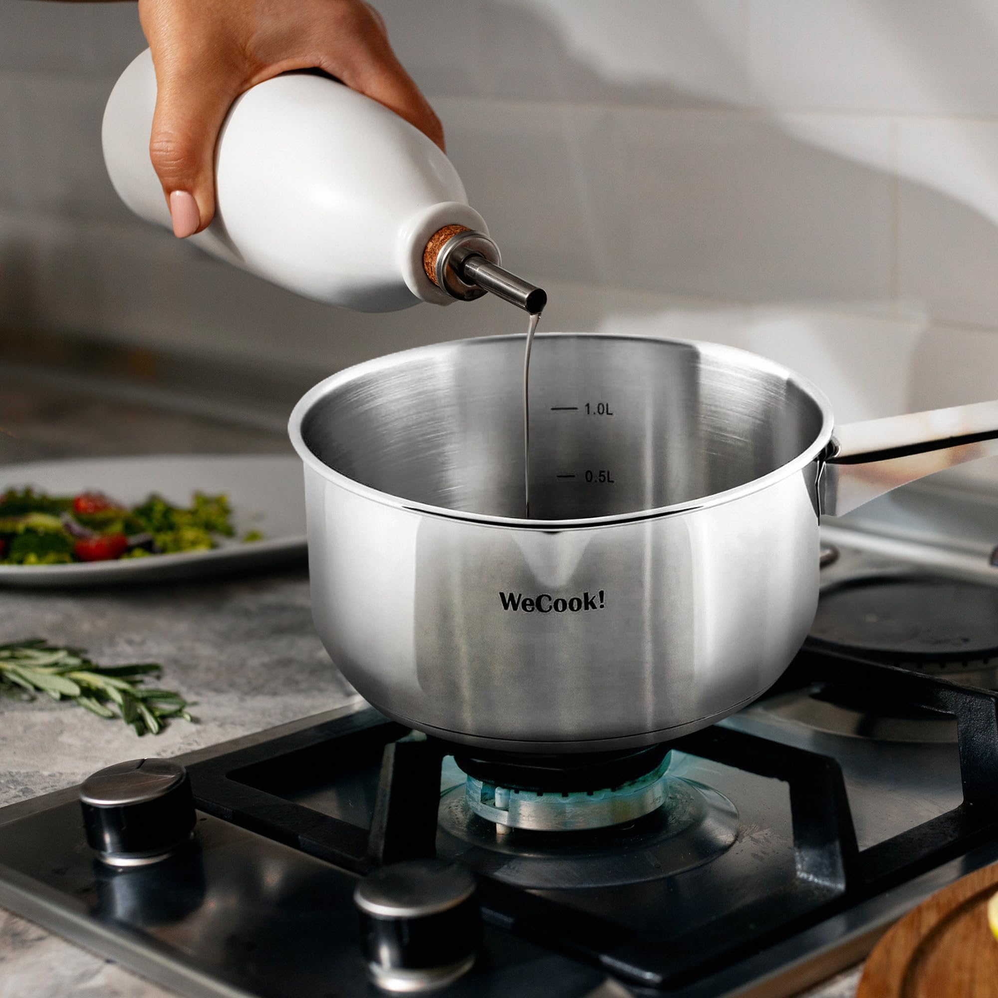 Wecook! Casseruola Acciaio 18/10 con beccuccio versatore e pratica scala graduata, Argento, adatta a tutti i tipi di cucine, inclusa l'induzione, Ø 12 cm, 0,7 litri di Capacità.