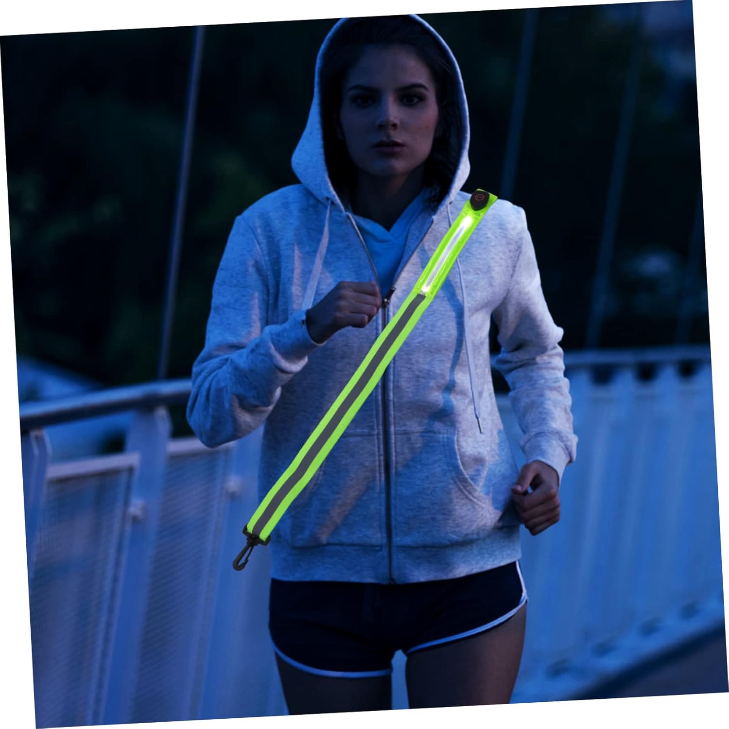 Toyvian Luminous Adjustable Reflective Shoulder Strap for Night Safety High Visibility Sports Gear for Runners