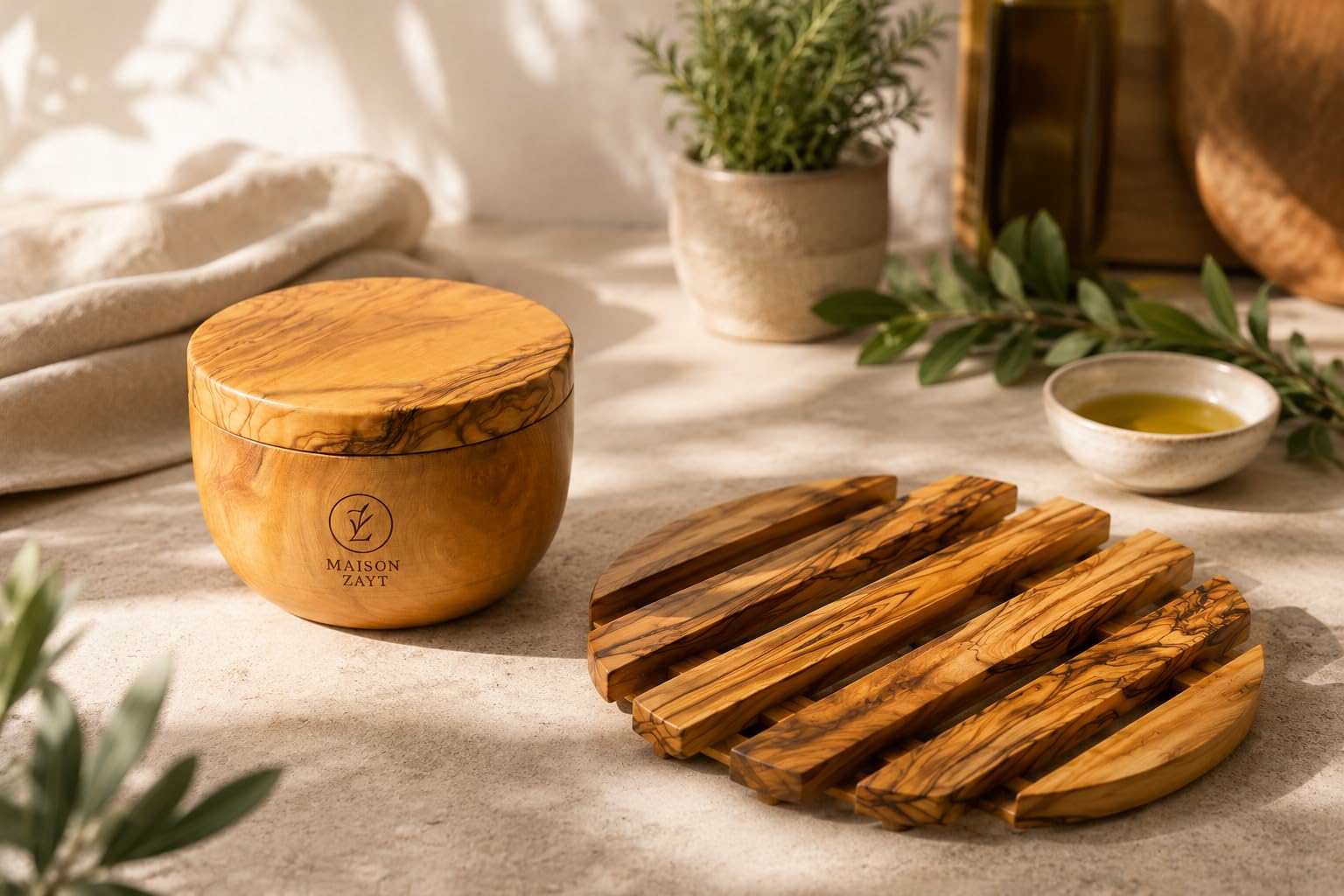 Set Cadeau Cuisine Bois d'Olivier - Pot à Épices Couvercle Magnétique Pivotant + Dessous de Plat Ajouré Rond - Artisanat Tunisien - Idée Cadeau Femme Homme Cuisine