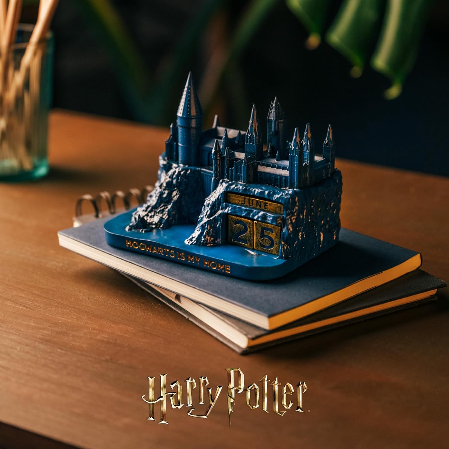 Grupo Erik Harry Potter Perpetual Calendar - Hogwarts | Flip Calendar, Perpetual Calendars, Desk Calendar, Cool Calendar | Harry Potter Gifts, Harry Potter Merchandise