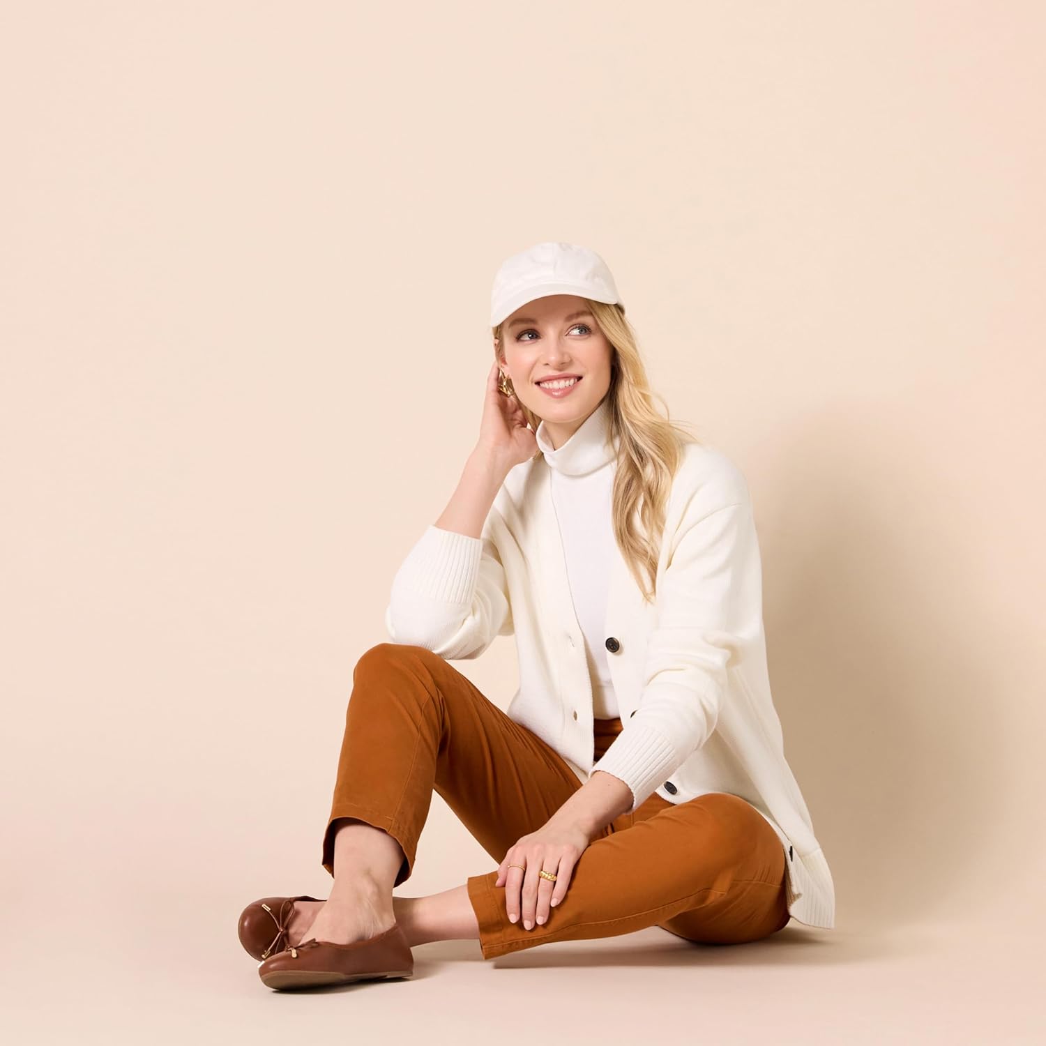 Amazon Essentials Women's V-Neck Midweight Relaxed-Fit Cardigan Sweater - Image 4