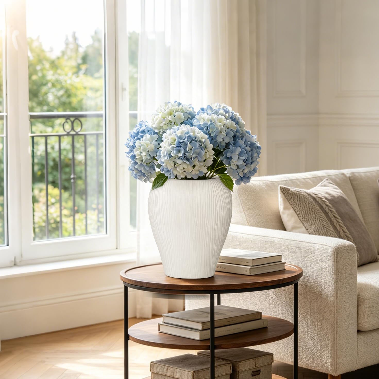 Flache Keramikvase Modern – Schmale Ribbed Vase für Pampasgras & Kunstblumen, Dekovase Keramik für Tisch, Regal & Sideboard, Boho Blumenvasen Wohndeko, Weiß - 32 cm Hohe