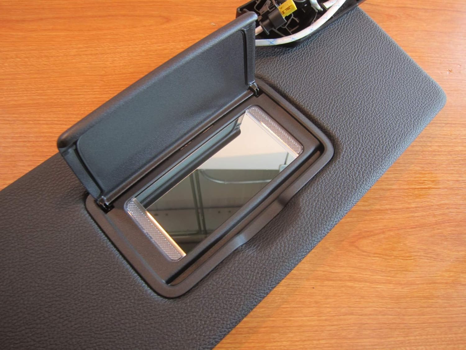 Mopar 2018-2020 Jeep Wrangler JL Gladiator Right Passenger Side Illuminated Sun Visor