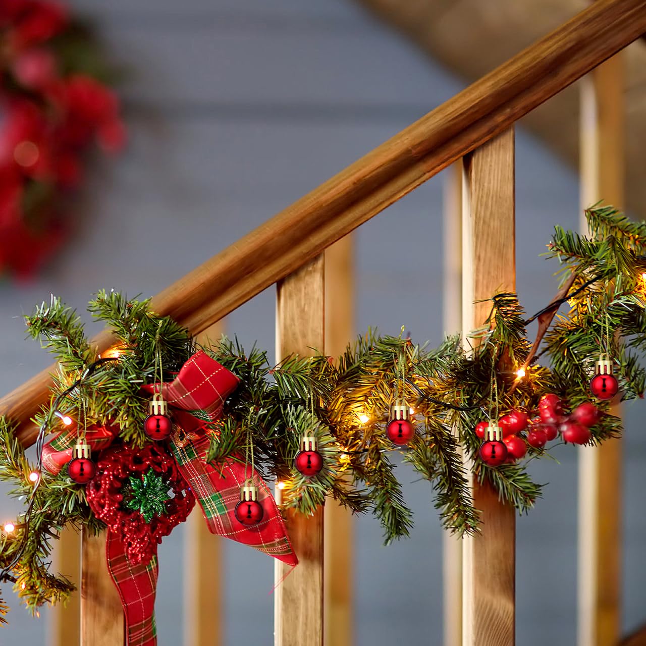 TOPBATHY Lot de 24 Boules de Noël Rouges en Plastique 2 Cm Décoratives et Faciles à Suspendre pour Arbre de Noël et Décoration Intérieure Festive