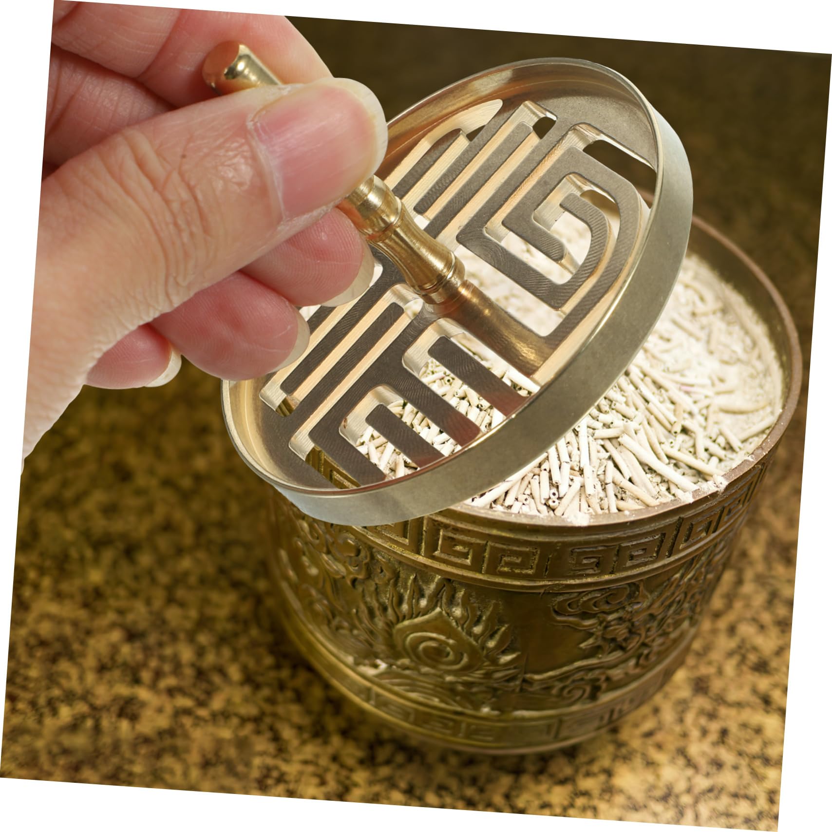 迷路模様の金属製香炉