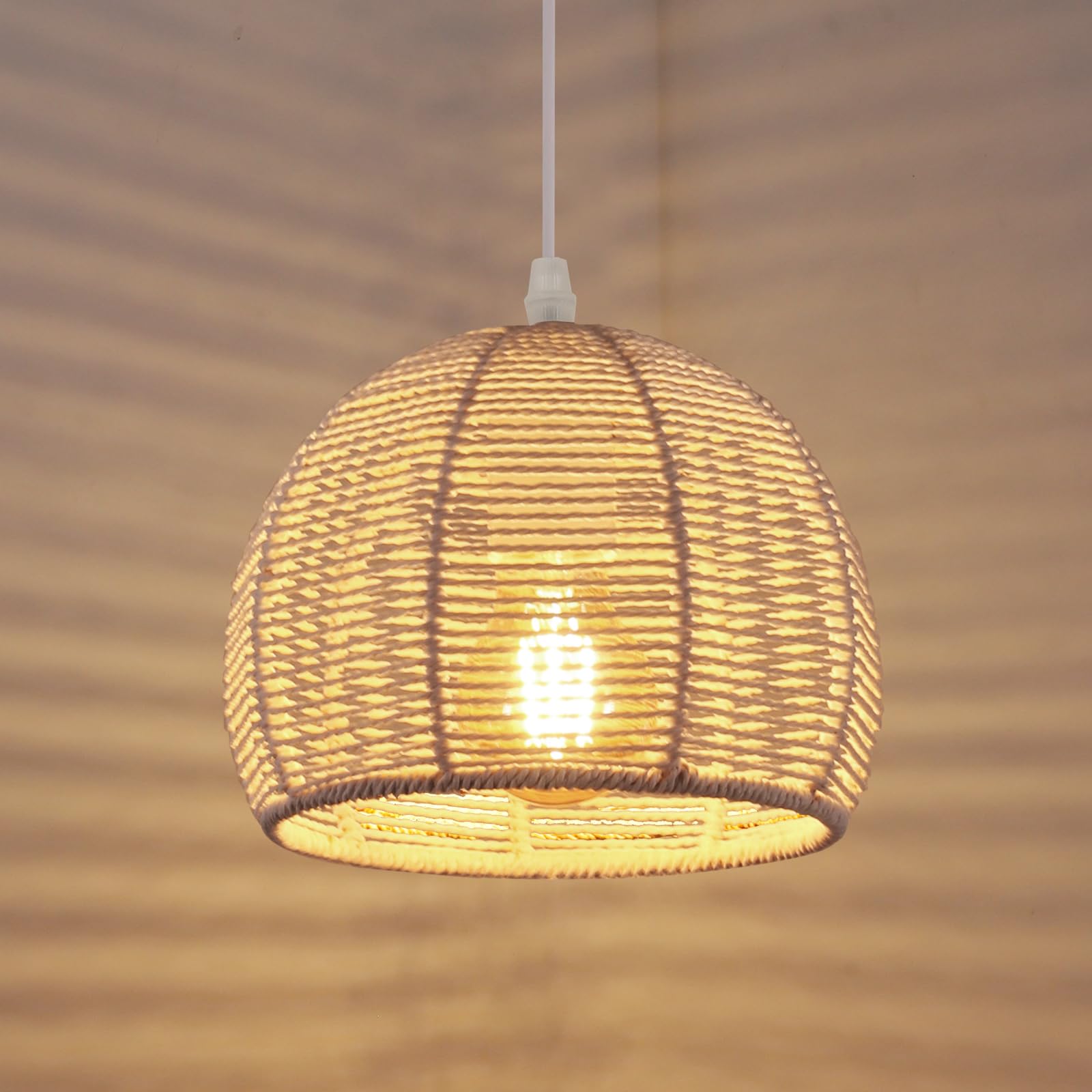 Lámpara de mimbre Hanna para crear un ambiente cálido en tu dormitorio