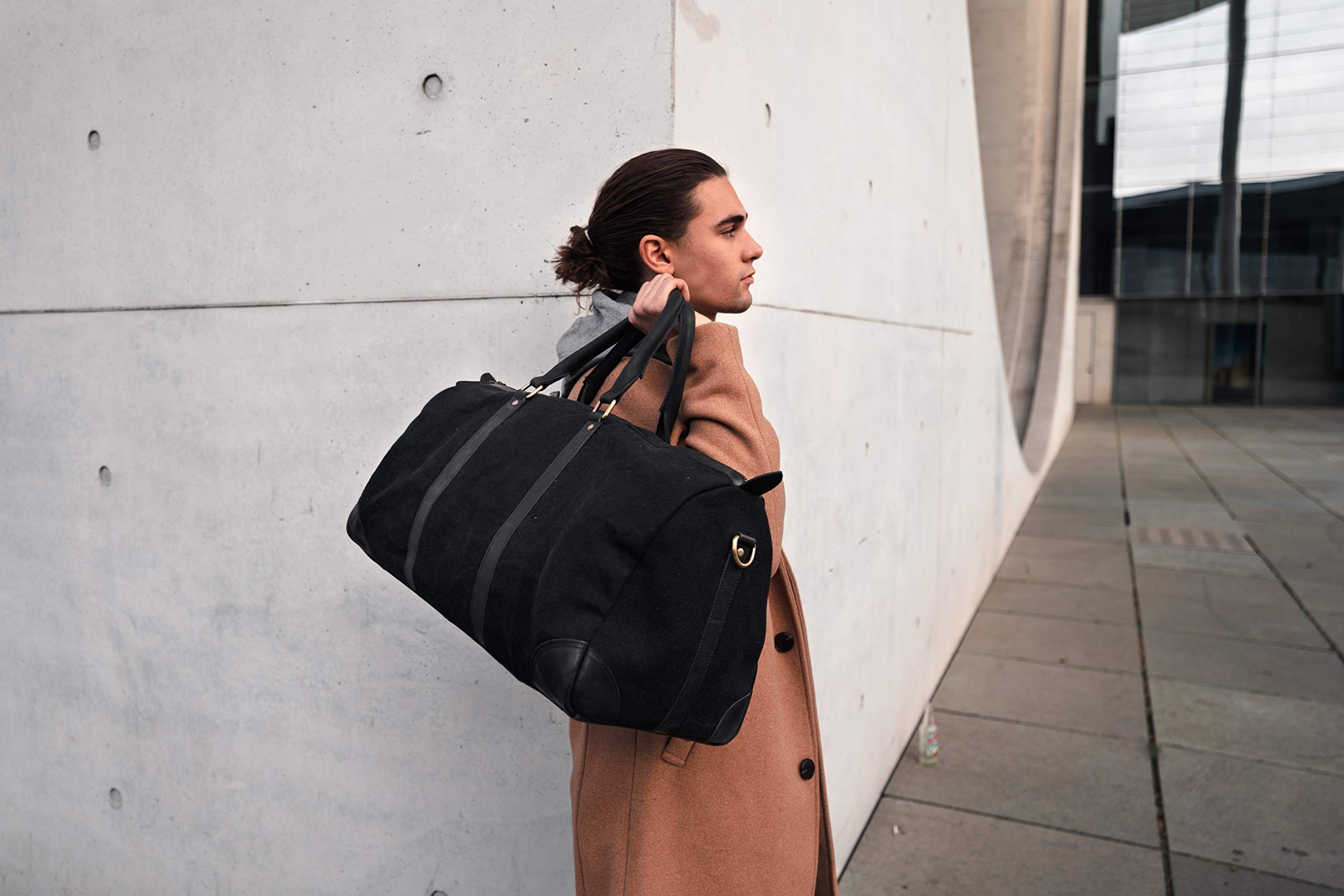 HOLZRICHTER Berlin - Weekender aus Leder & Canvas für Herren (No 8-6), Reisetasche 27x55x25 cm, Handgefertigte Umhängetasche mit Schultergurt, für Handgepäck, in Schwarz und Braun