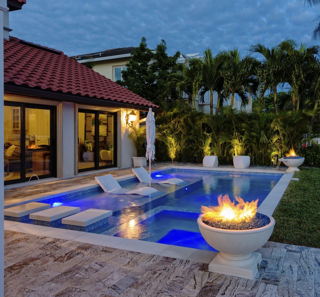 Margo Outdoor Living 10 lb 1/4" Caribbean Blue Reflective Fire Glass for Natural or Propane Fire Pit Fireplace Tempered Glass