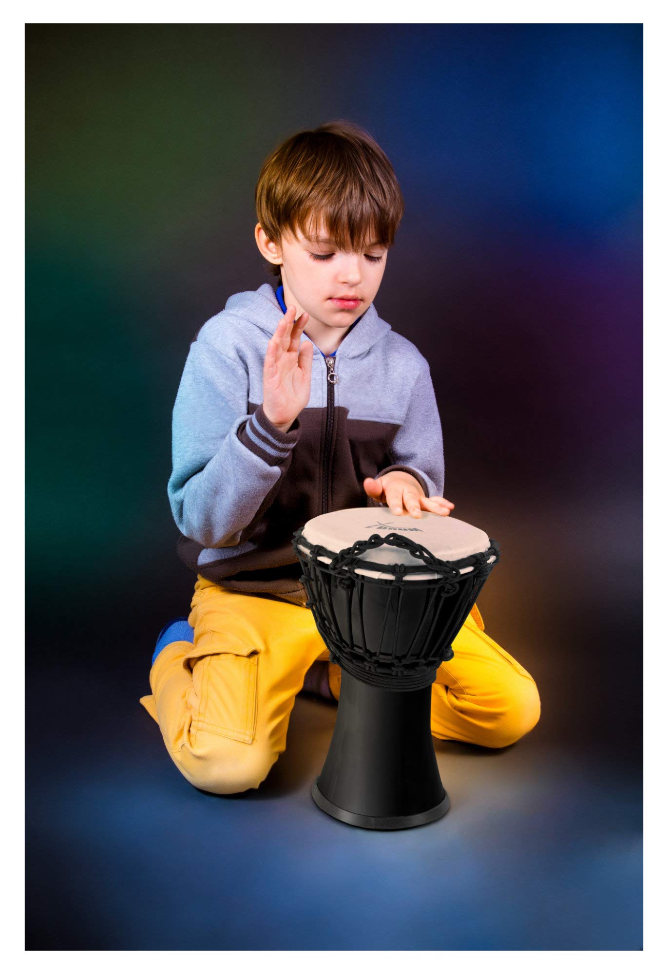 XDrum Djembe 7" negro, Djembe estilo africano, Diámetro: 7" (18 cm) | Altura: 12" (31 cm), Fabricado en PVC, Sistema de afinación con cuerda, Parche de plástico con aspecto natural, Base de goma