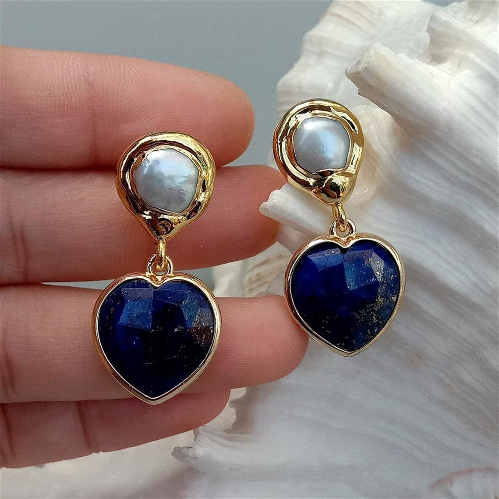 Orecchini a forma di cuore pendente in oro giallo 18k con topazio blu, citrino e zaffiro in vendita su Italia
