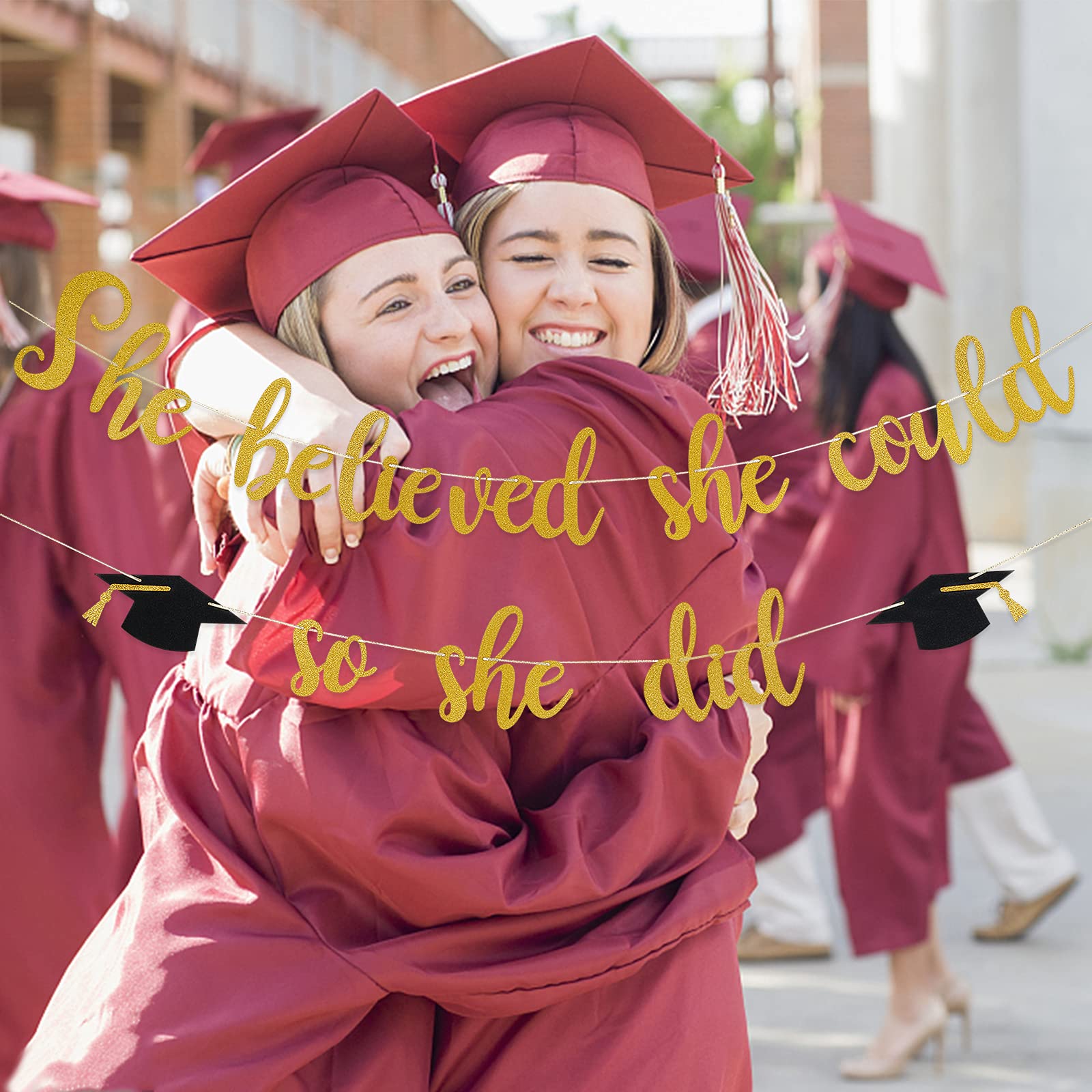 „She Believed She Could So She Did“ Banner – Gold-Glitter Wimpelkette Für Abschlussfeiern & Fotohintergrund
