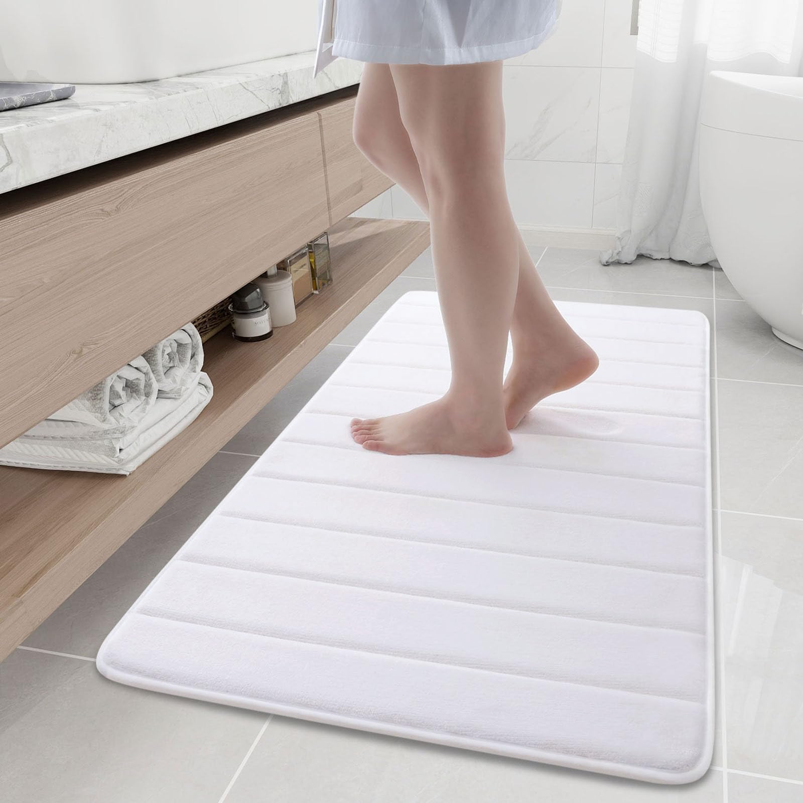 Buganda Badteppich aus Memory-Schaum, 119,4 x 61 cm, ultraweich und rutschfest, wasserabsorbierend und maschinenwaschbar, Badteppich, Läufer für Badezimmer, Dusche und Badewanne, Weiß